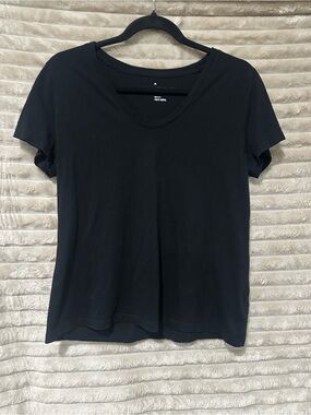 AYTM Black Scoop Neck Short Sleeve Tee